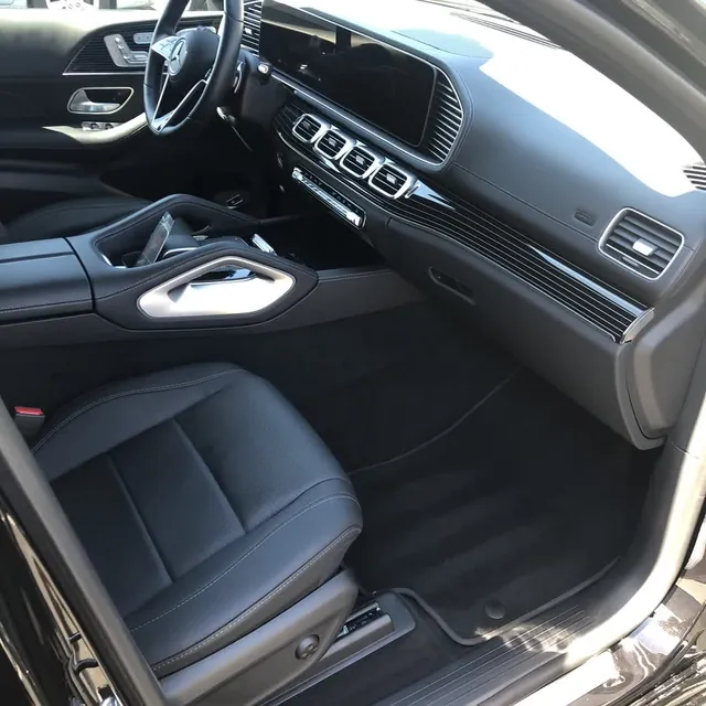 The dashboard, console and front seats of a Mercedes-Benz SUV after an interior clean